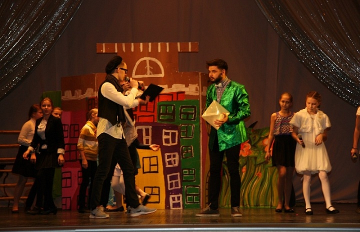 Детская театральная студия "Ананас" отметила свой юбилей ярким представлением