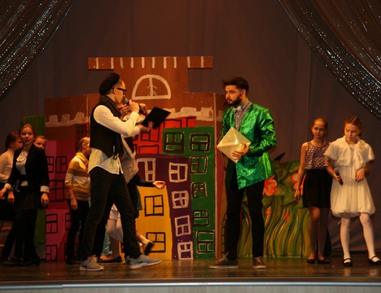 Детская театральная студия "Ананас" отметила свой юбилей ярким представлением