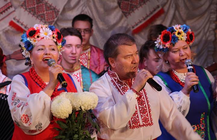 На сцене АГКЦ состоялся праздничный концерт Украинской автономии